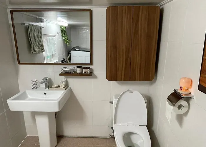 1minute Walk From Subway 10 People Convenient Transportation Gwangalli Luggage Storage Apartment