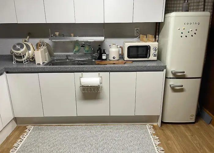 Apartment 1minute Walk From Subway 10 People Convenient Transportation Gwangalli Luggage Storage *